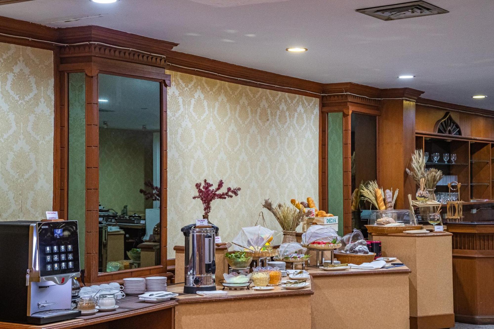 Thong Tarin Hotel Surin Exterior foto