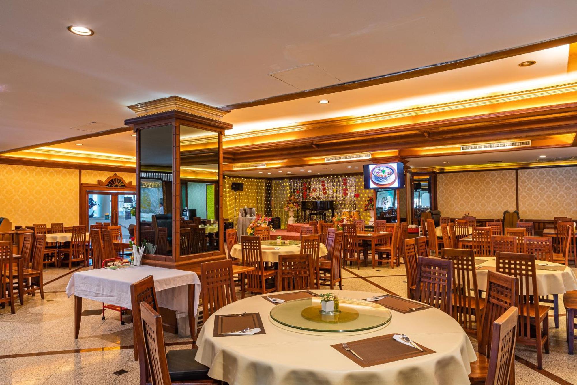 Thong Tarin Hotel Surin Exterior foto