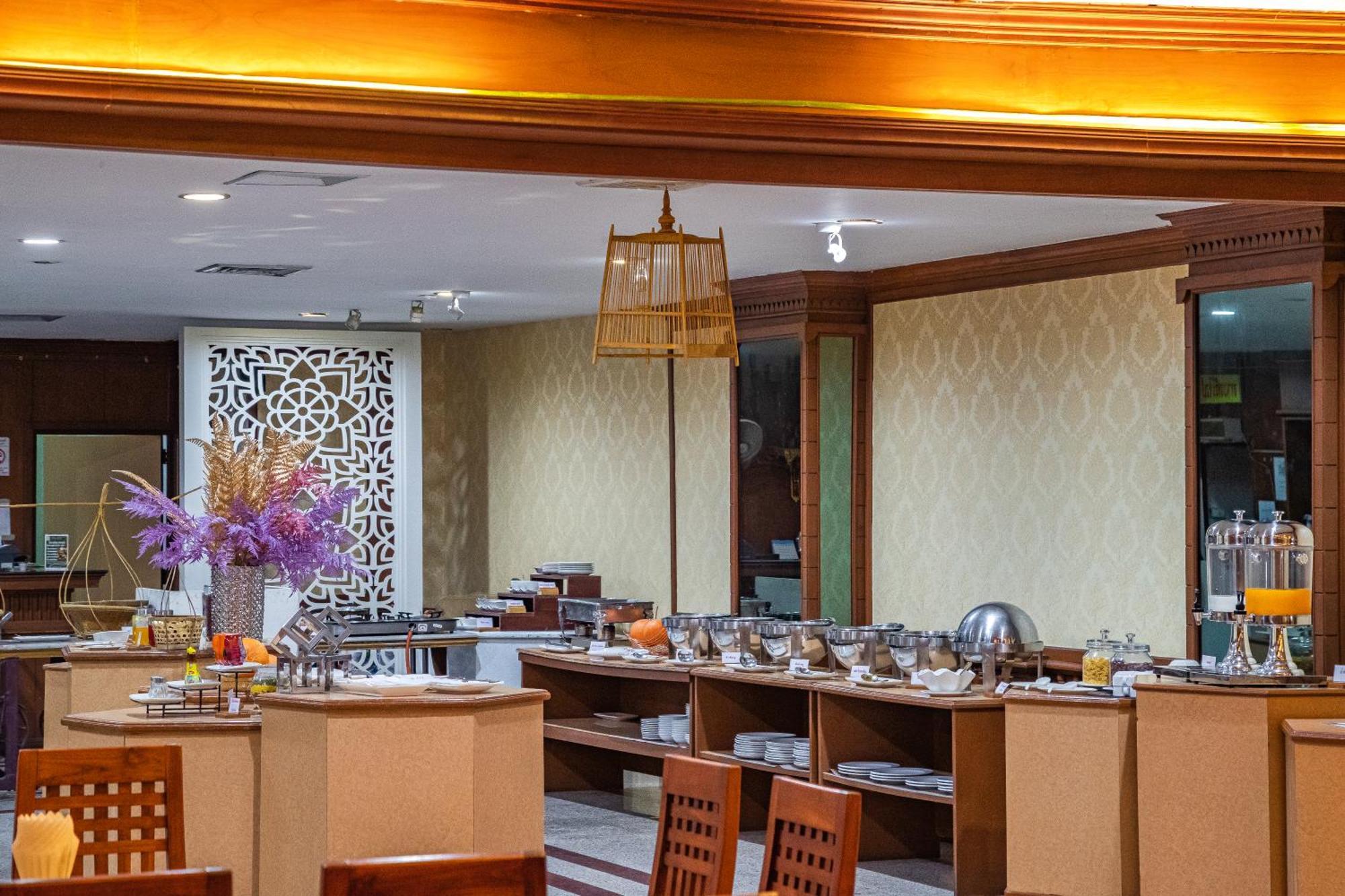 Thong Tarin Hotel Surin Exterior foto