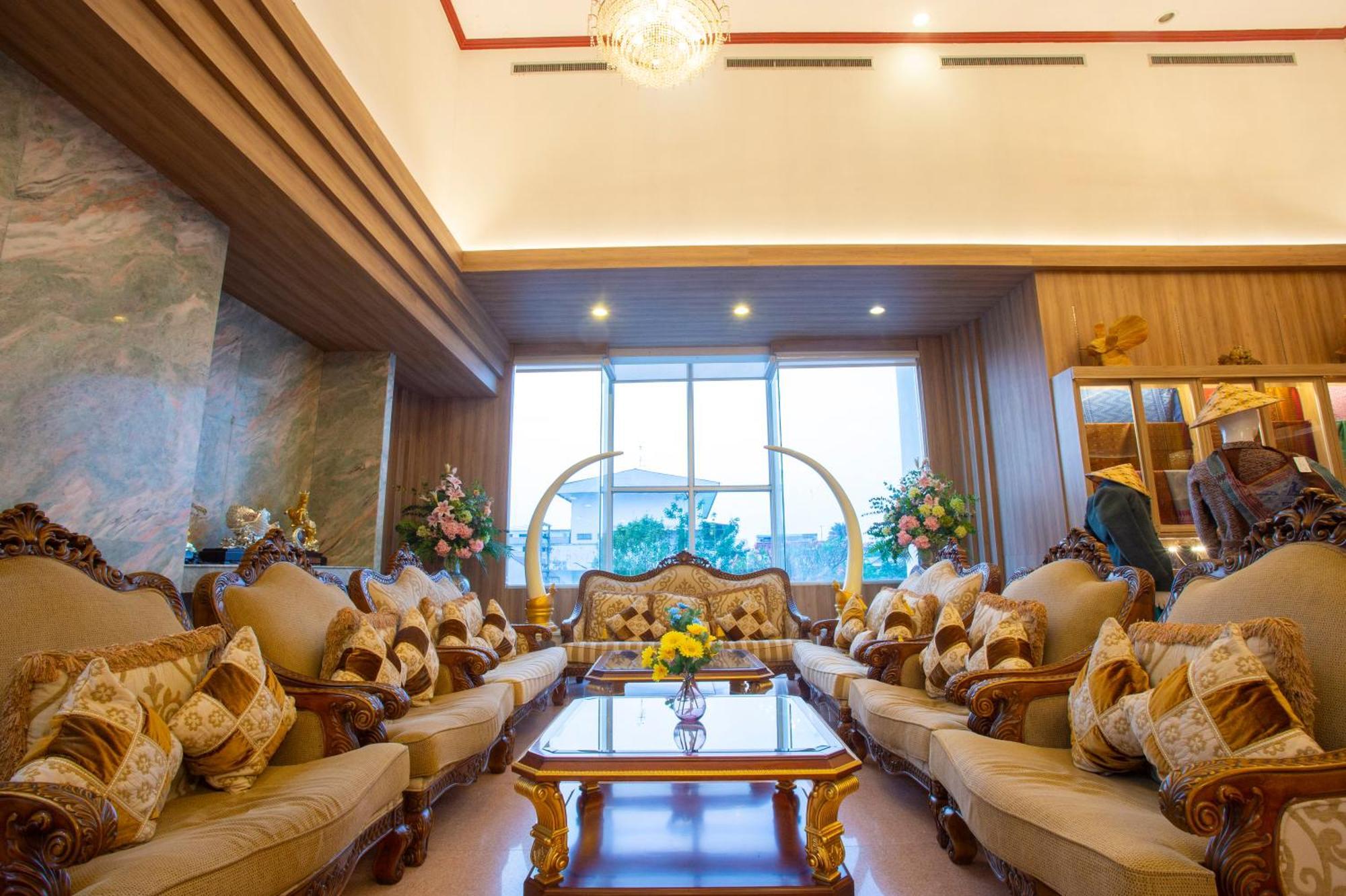 Thong Tarin Hotel Surin Exterior foto