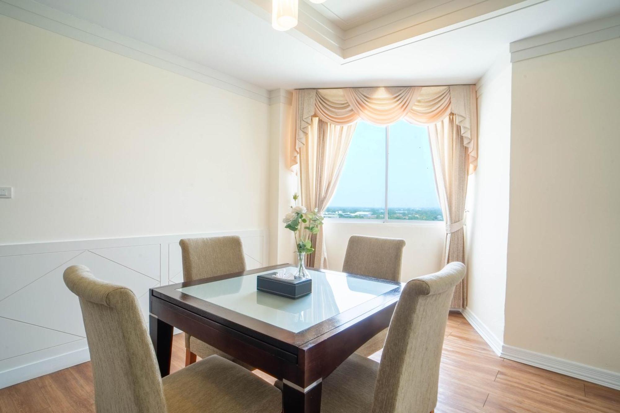 Thong Tarin Hotel Surin Exterior foto