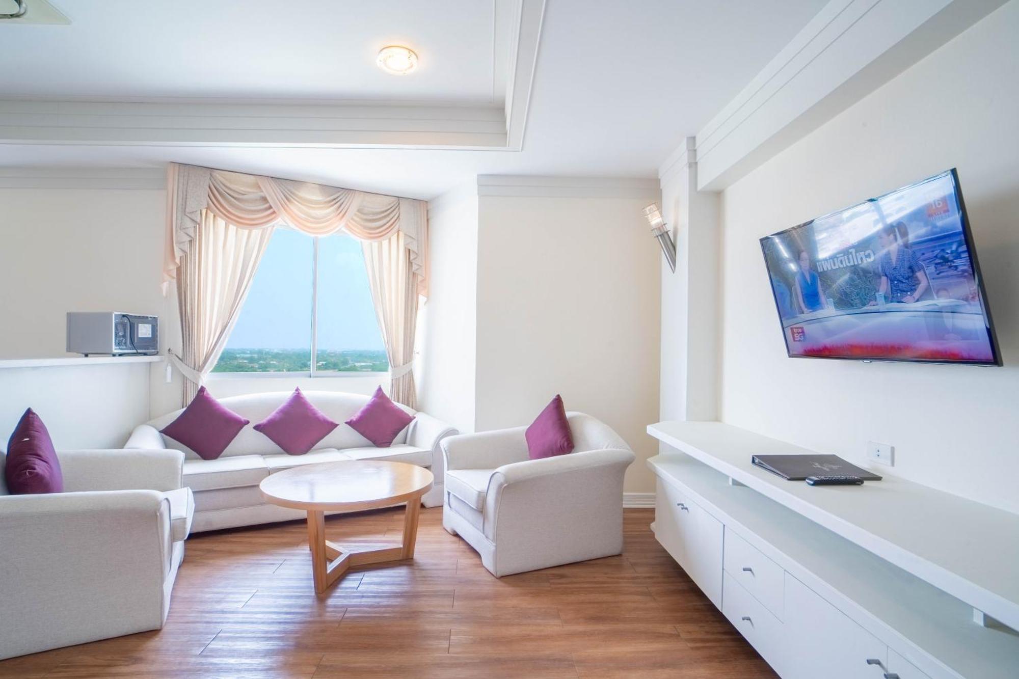 Thong Tarin Hotel Surin Exterior foto