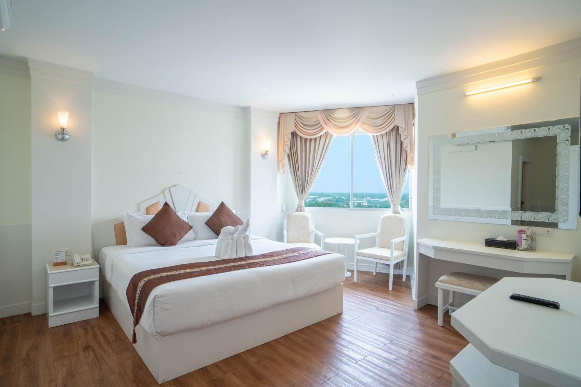 Thong Tarin Hotel Surin Exterior foto
