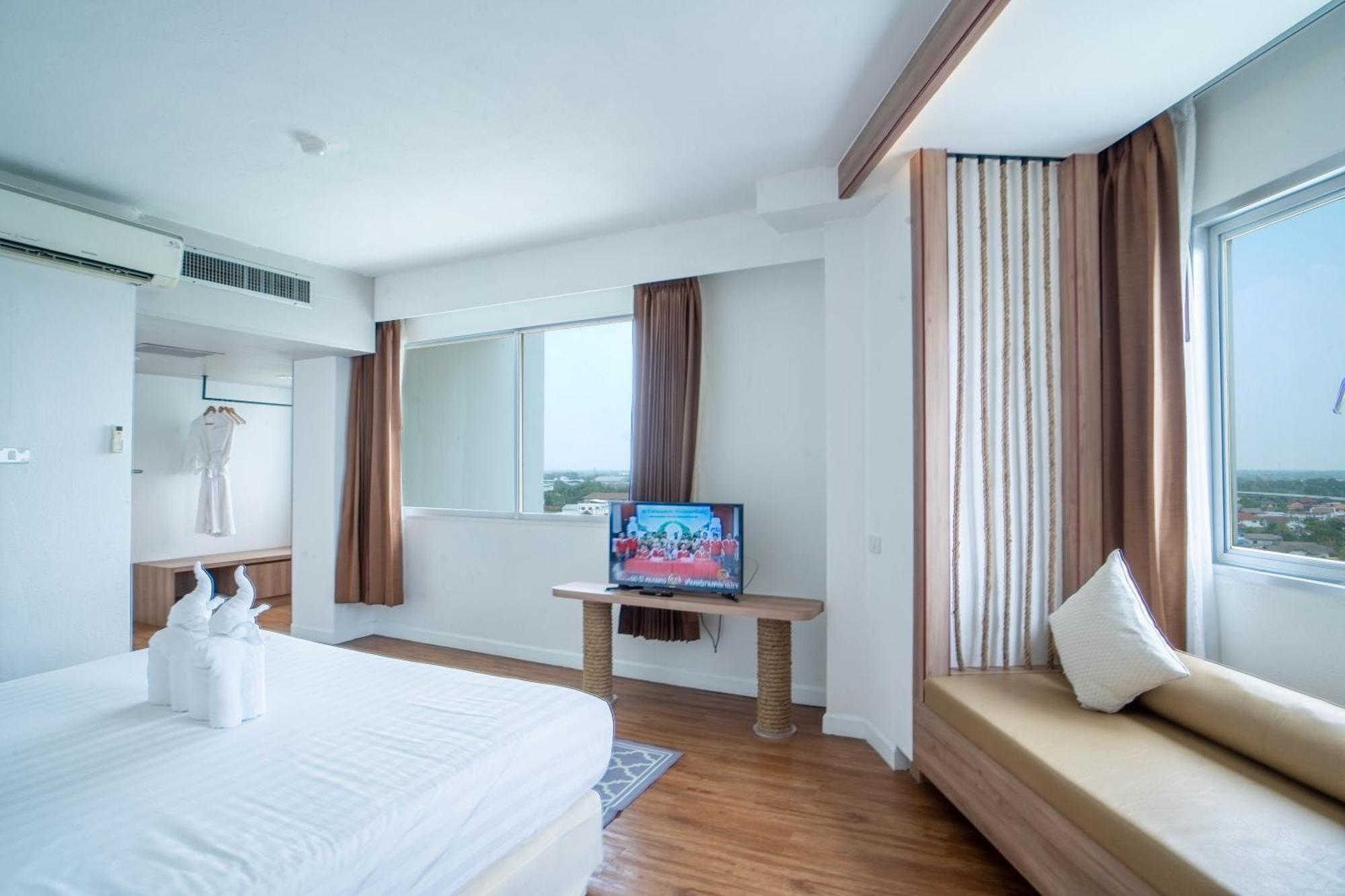 Thong Tarin Hotel Surin Exterior foto