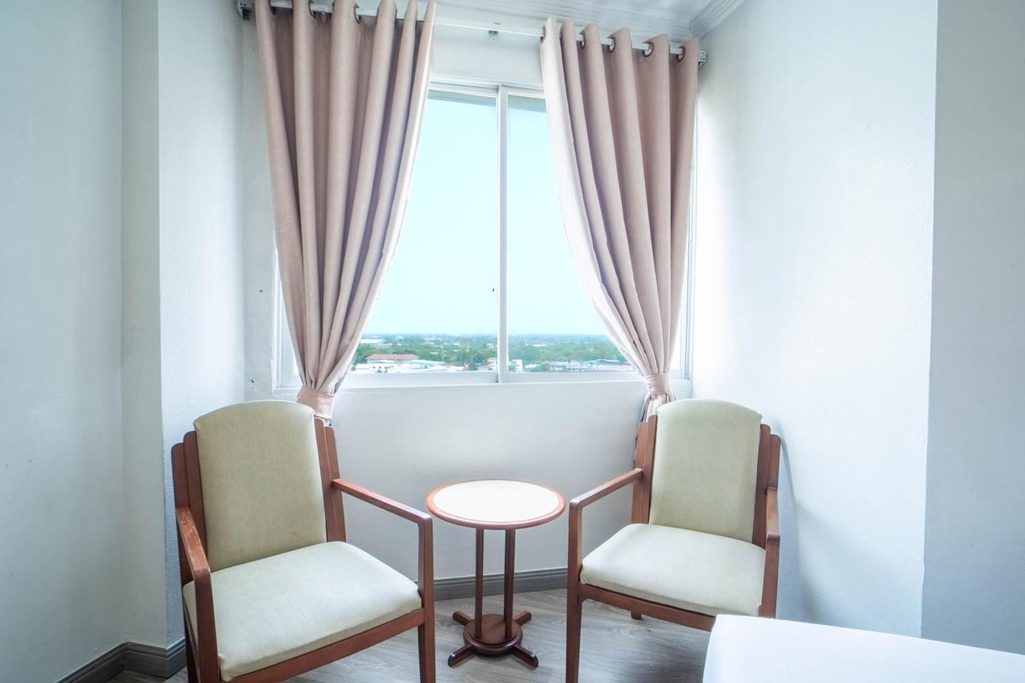 Thong Tarin Hotel Surin Exterior foto