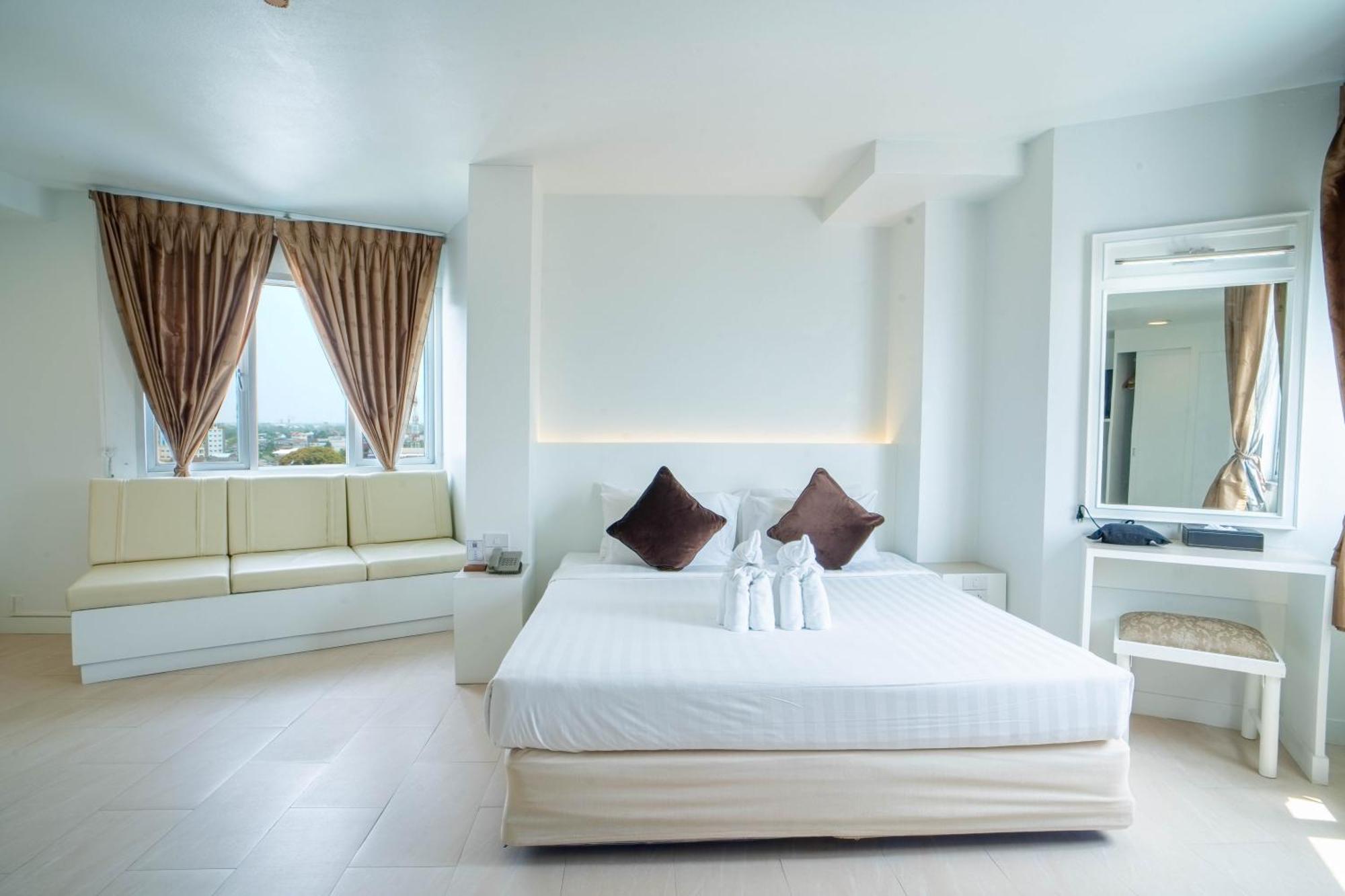 Thong Tarin Hotel Surin Exterior foto